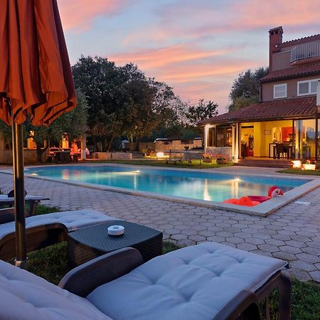 Guesthouse "Barboska" - Big Outdoor Swimming Pool & Private Tennis Court Vodnjan Exterior photo