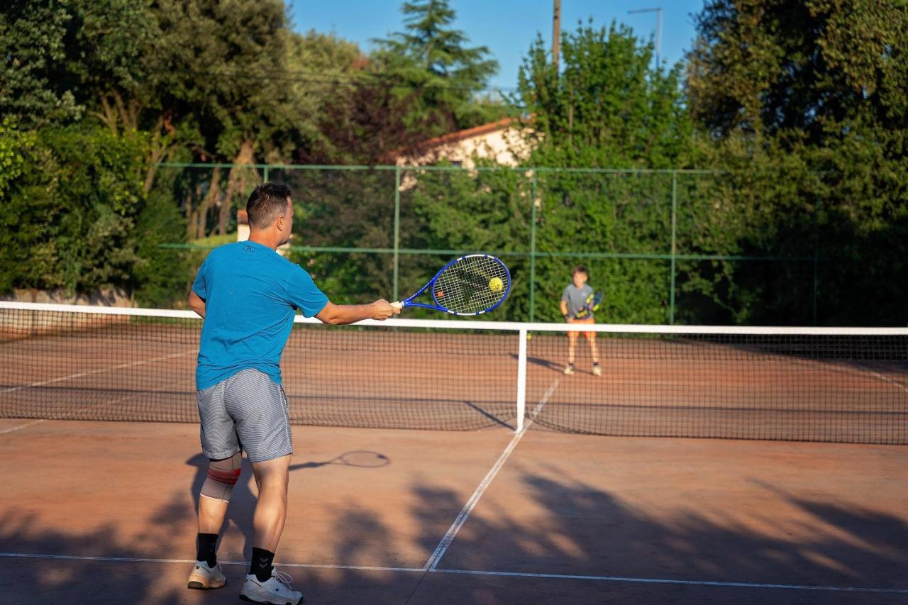 Guesthouse "Barboska" - Big Outdoor Swimming Pool & Private Tennis Court Vodnjan Exterior photo