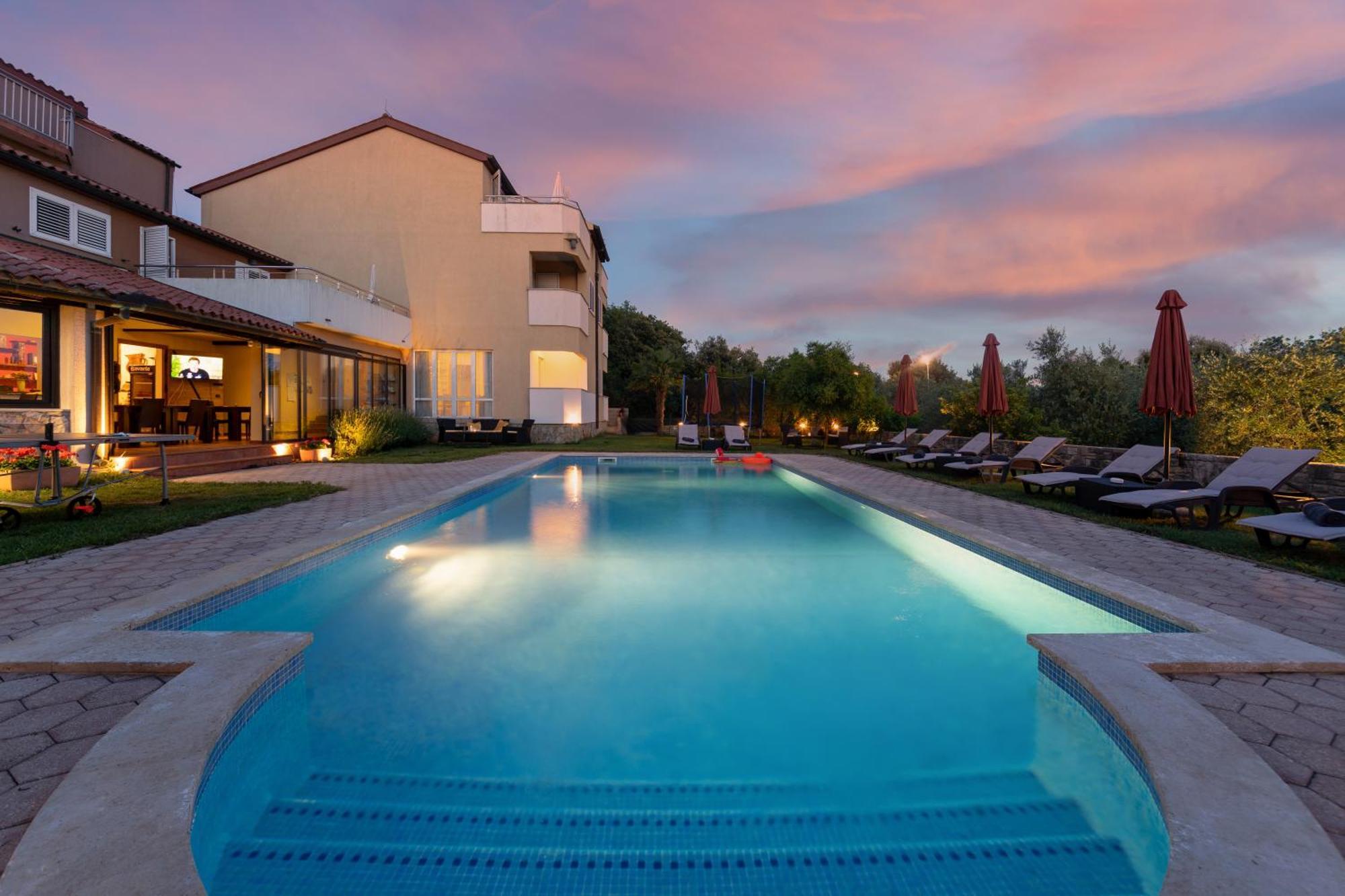 Guesthouse "Barboska" - Big Outdoor Swimming Pool & Private Tennis Court Vodnjan Exterior photo