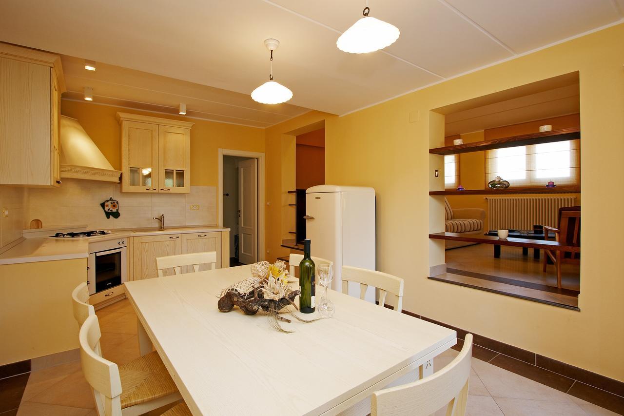 Guesthouse "Barboska" - Big Outdoor Swimming Pool & Private Tennis Court Vodnjan Room photo